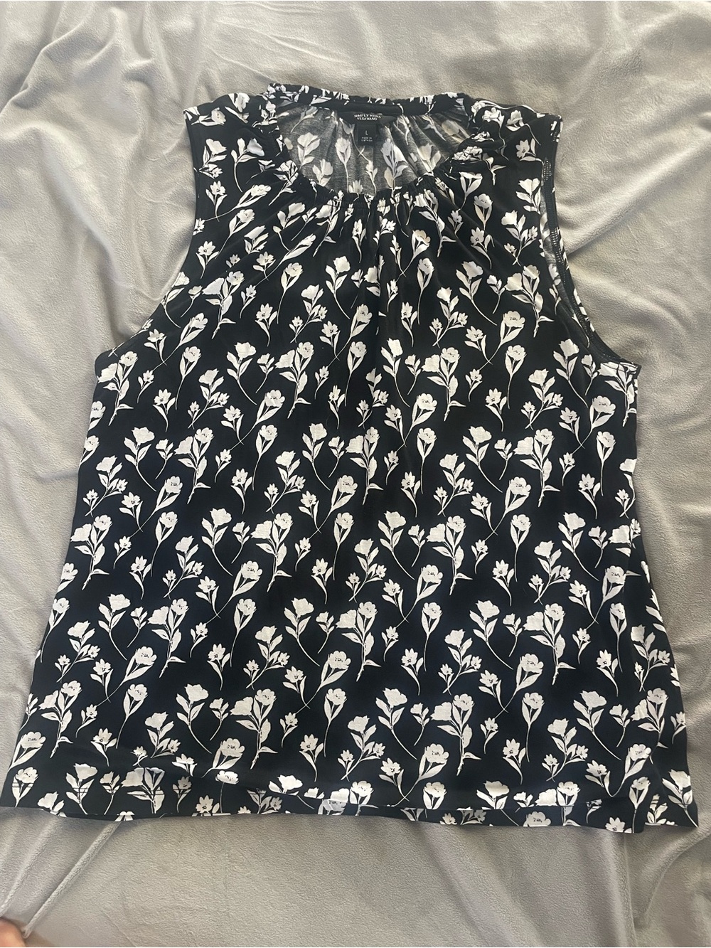 Simply Vera Vera Wang Black & White Floral Sleeveless Top